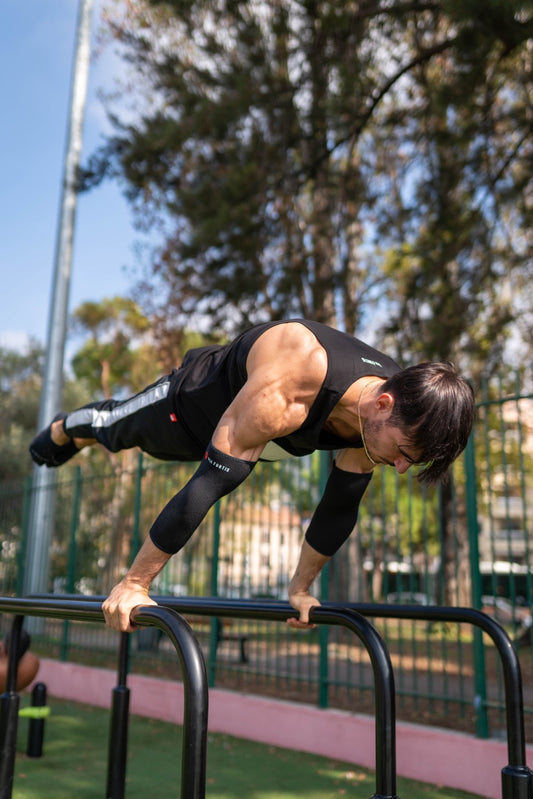 5 Vorteile von Ellenbogenschützern beim Street Workout: Warum du anfangen solltest, sie zu verwenden