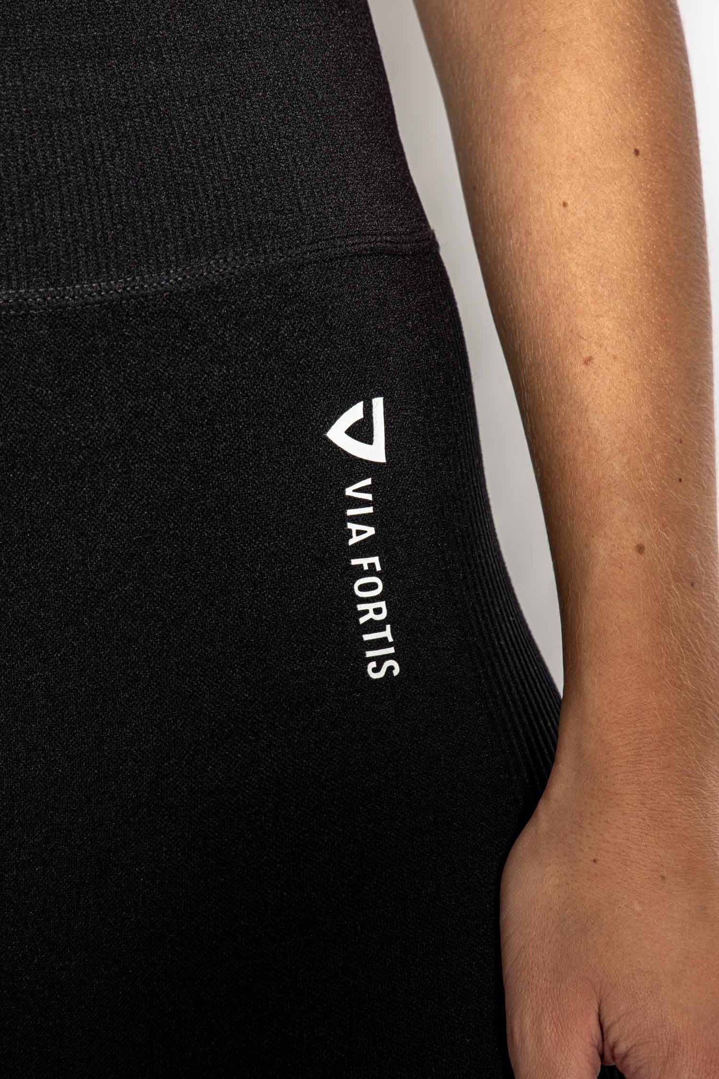 VIA FORTIS SEAMLESS LEGGINGS BLACK Nahtlose Sportleggings