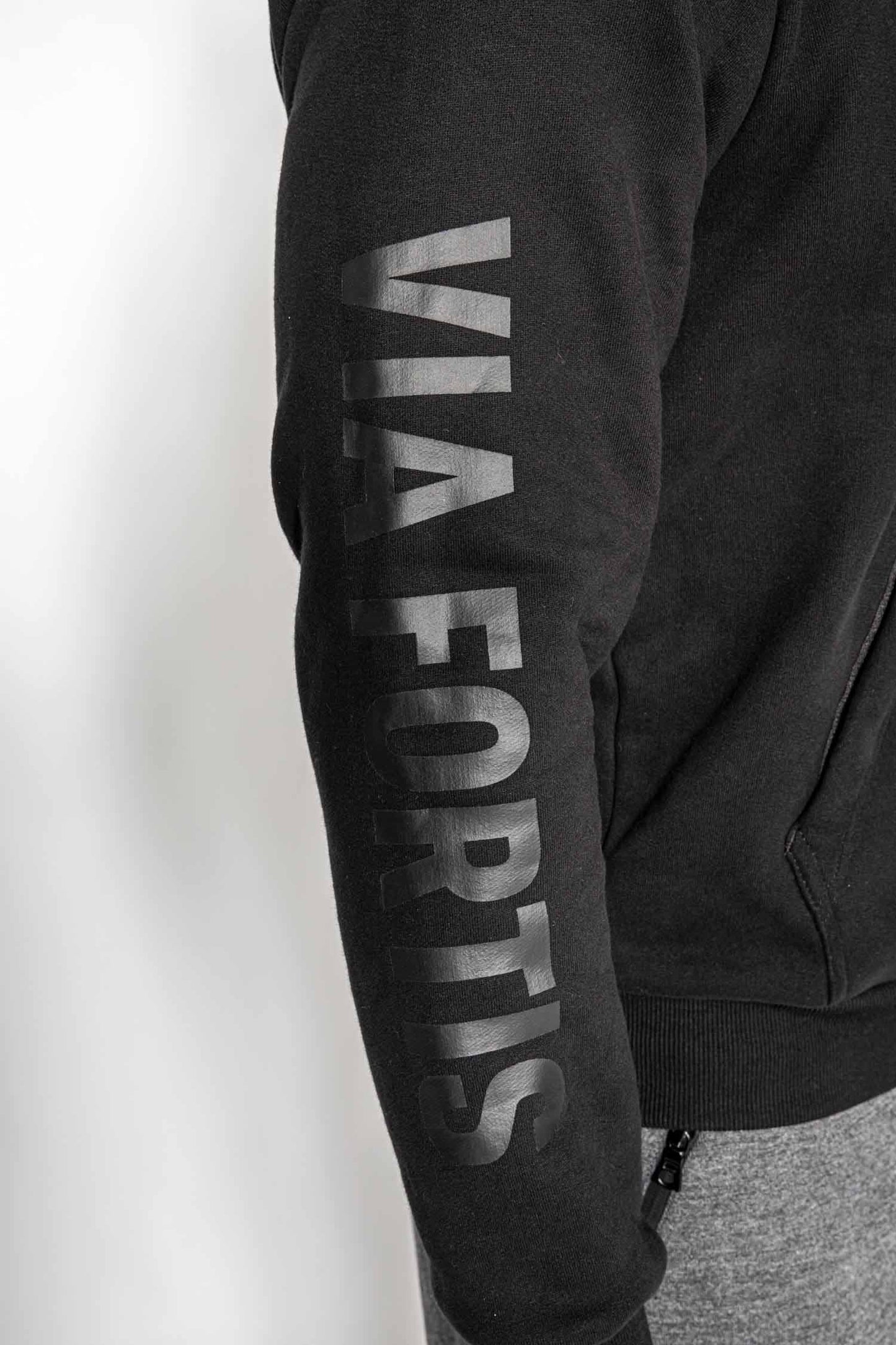 VIA FORTIS ICON HOODIE BLACK